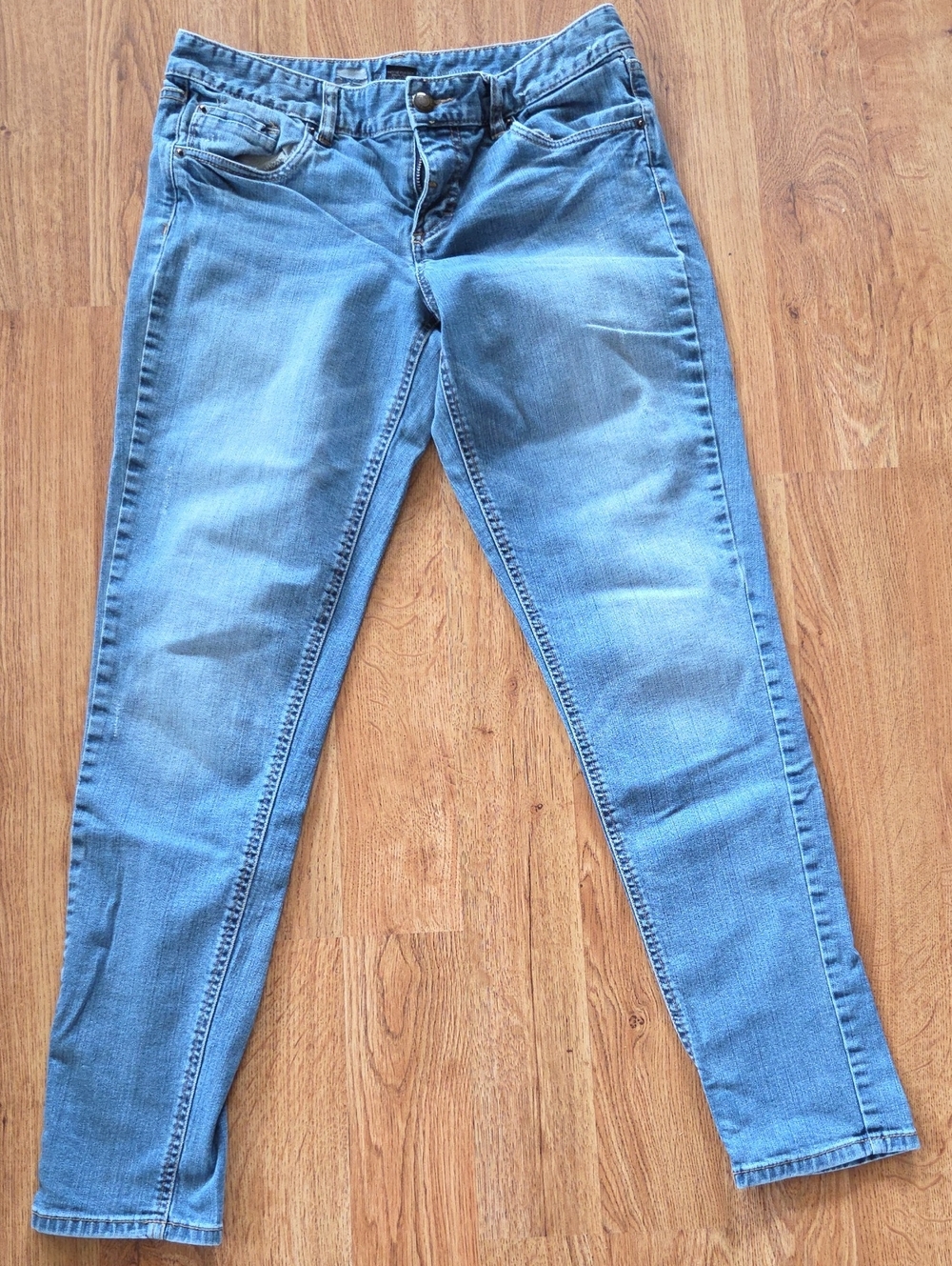 Classic Light Blue Women's Jeans - Comfortable Stretch Fit